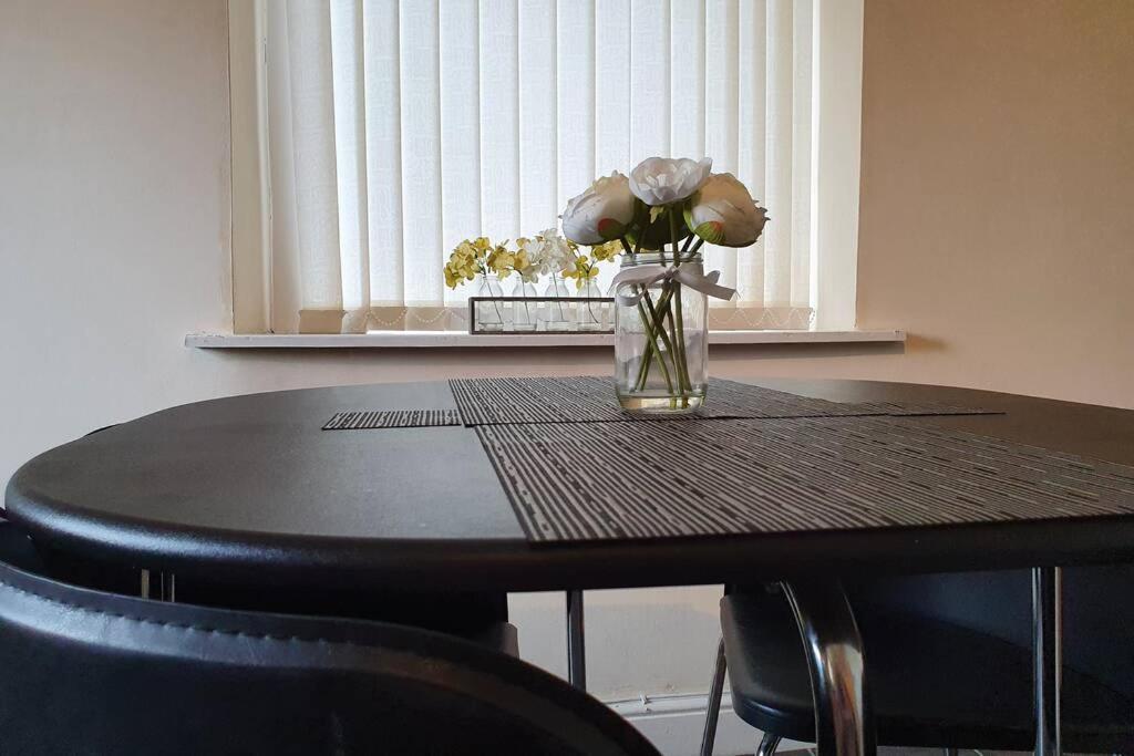 Pomfret House, 3 Bedrooms, Burnley Central, Contractors And Groups First Choice, Free Parking Exterior foto