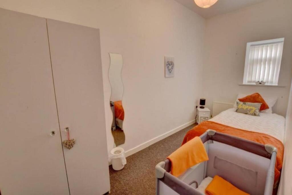 Pomfret House, 3 Bedrooms, Burnley Central, Contractors And Groups First Choice, Free Parking Exterior foto