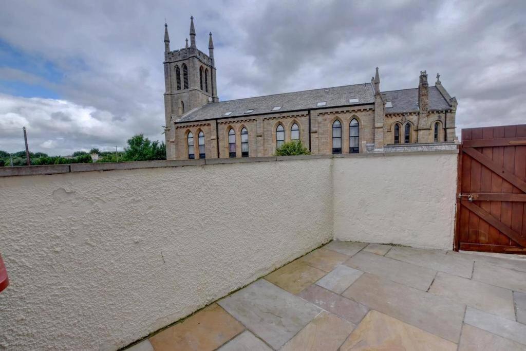 Pomfret House, 3 Bedrooms, Burnley Central, Contractors And Groups First Choice, Free Parking Exterior foto