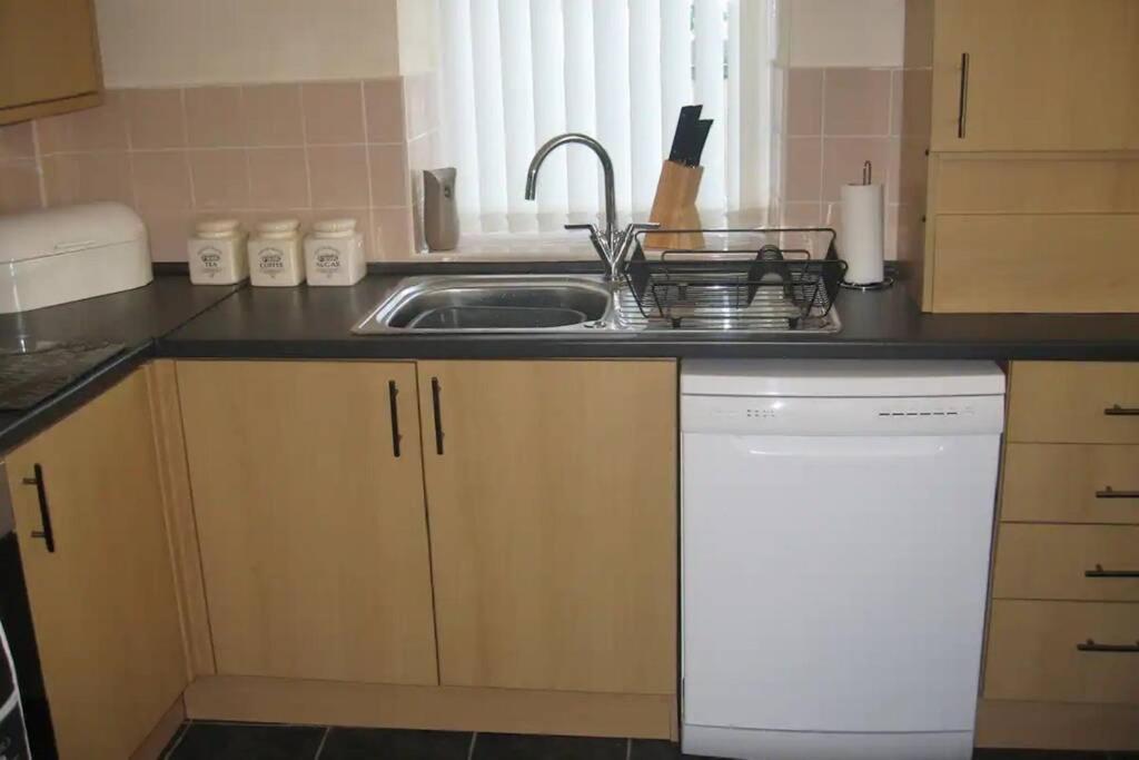 Pomfret House, 3 Bedrooms, Burnley Central, Contractors And Groups First Choice, Free Parking Exterior foto