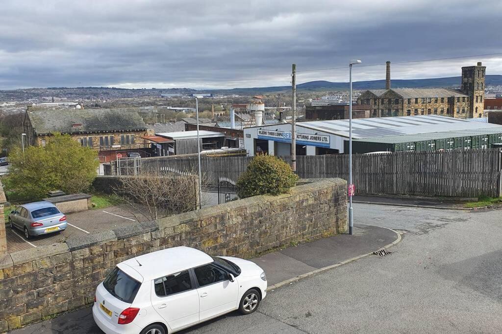Pomfret House, 3 Bedrooms, Burnley Central, Contractors And Groups First Choice, Free Parking Exterior foto