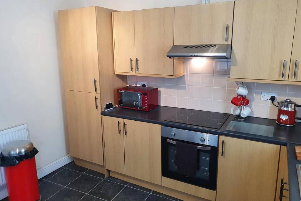 Pomfret House, 3 Bedrooms, Burnley Central, Contractors And Groups First Choice, Free Parking Exterior foto